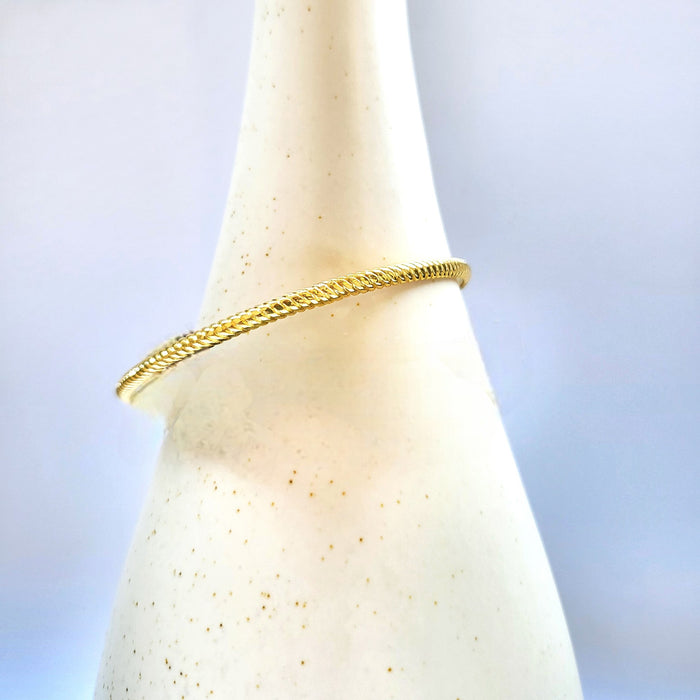 Silver bangle (gold plated))